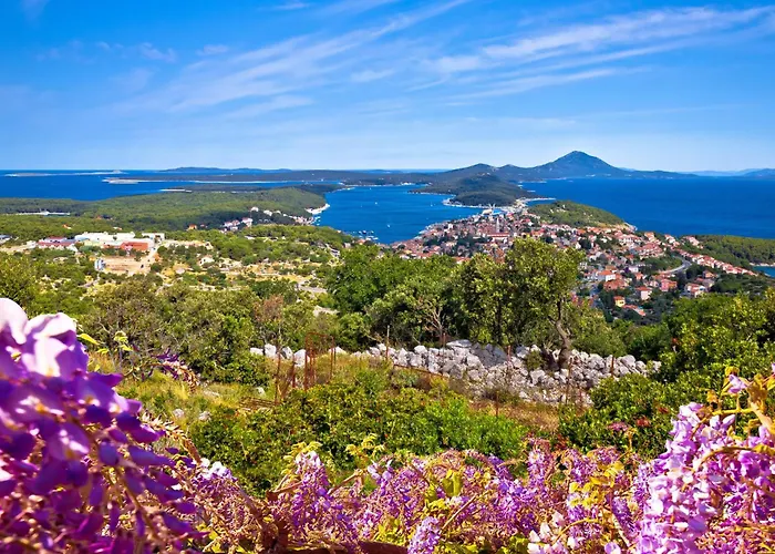 Apartament In 14957 *