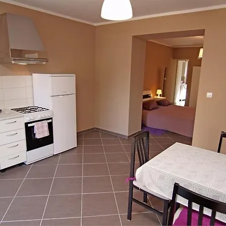 Apartment In 14957 *