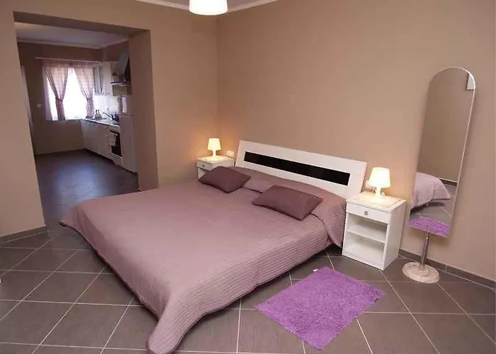 In 14957 Apartment *